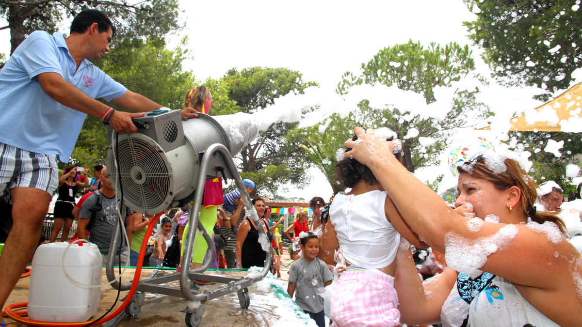 20120818 FIESTA ESPUMA JUEGOS Y ENTREGA PREMIOS FERIA BENALMADENA (12)