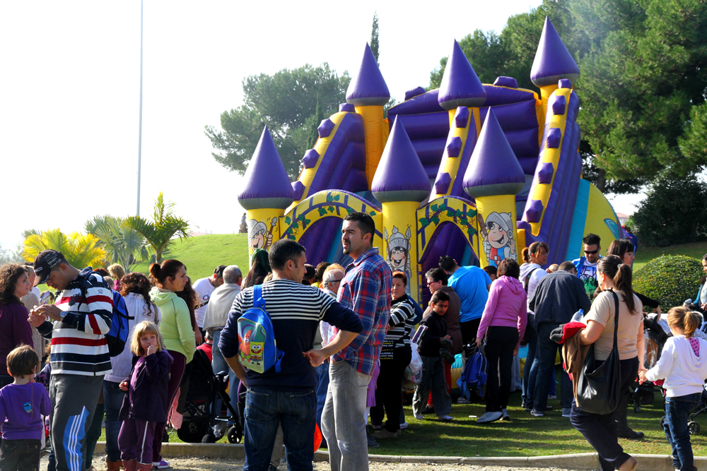 20121223 Fiesta Navidad Infantil Parque Paloma Castillo Hinchable(5)