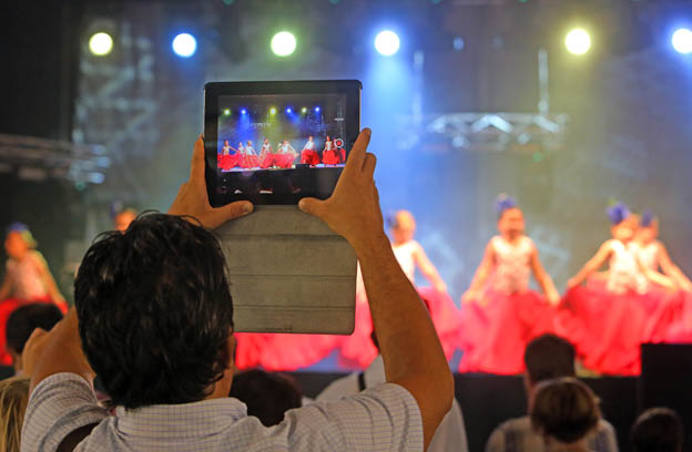 ACTUACION ACADEMIAS DE BAILE EN CASETA MUNICIPAL 2