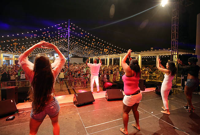 ACTUACION NOCHE CUBANA EN FERIA BENALMADENA PUEBLO 7