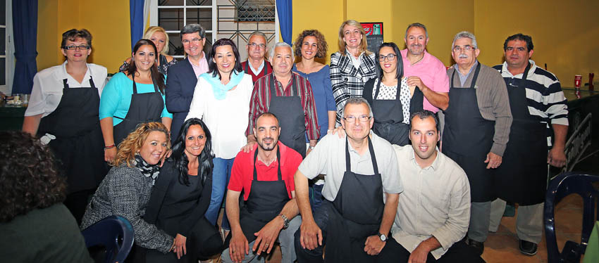 ALCALDESA VISITA CRUZ DE MAYO EN COFRADIA DE LA REDENCION DE ARROYO DE LA MIEL 5