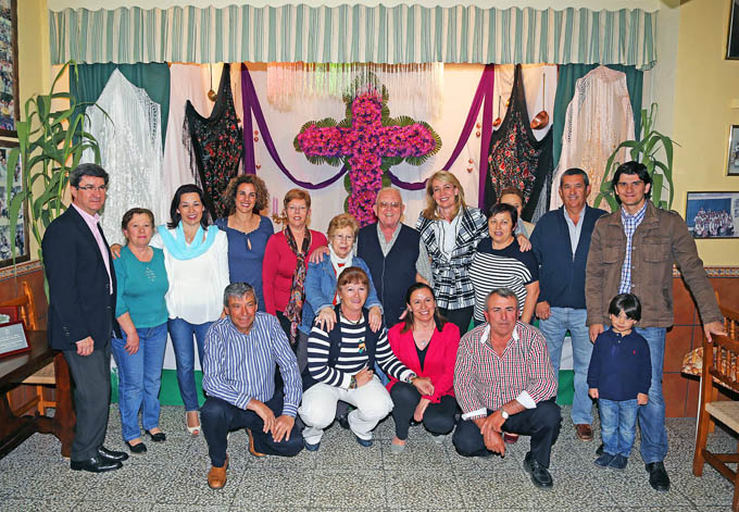 ALCALDESA VISITA CRUZ DE MAYO EN PEA LA CRUZ DE BENALMADENA PUEBLO 1