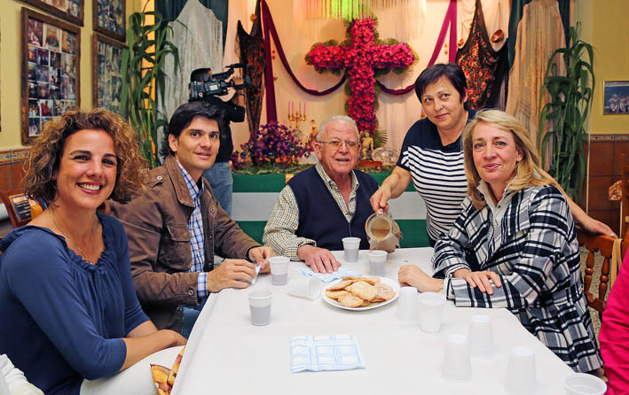 ALCALDESA VISITA CRUZ DE MAYO EN PEA LA CRUZ DE BENALMADENA PUEBLO 4