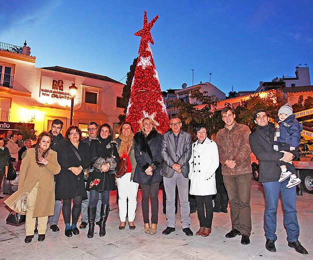 ALCALDESA Y CONCEJALA FESTEJOS INAUGURAN ALUMBRADO NAVIDAD EN BENALMADENA PUEBLO 1