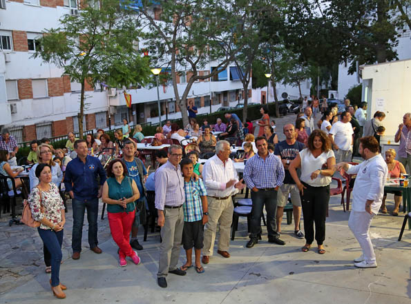 ALCALDESA Y CONCEJALES ASISTEN A VERBENA BARRIADA DE CAROLA 1