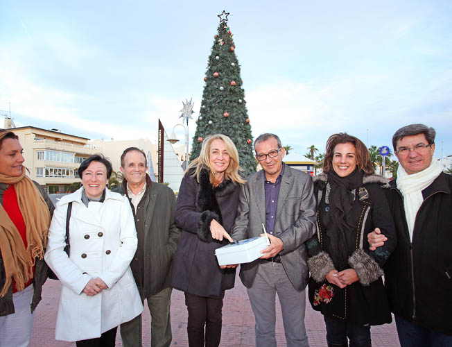 ALCALDESA Y FRANCISCO SALIDO INAUGURAN ALUMBRADO NAVIDAD EN EL PUERTO BENALMADENA 1