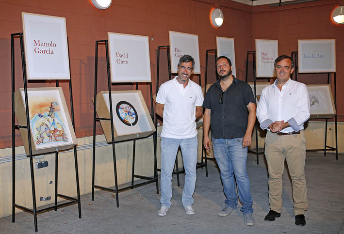 ALCALDE Y BERNARDO JIMENEZ VISITAN LA EXPOSICION CUADROS DE CANTANTES FAMOSOS EN BENALMADENA SUENA