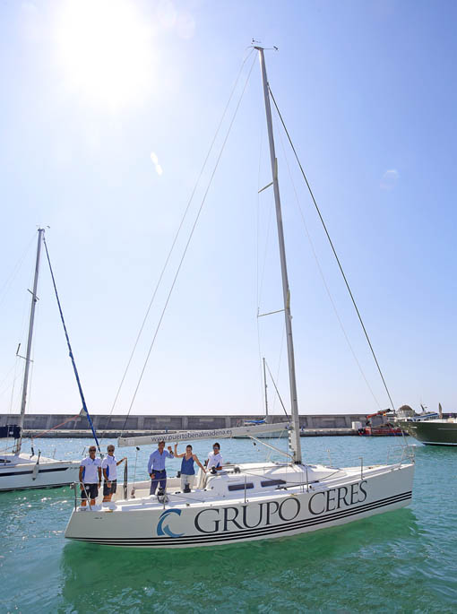 ALCALDE Y CONCEJALA PUERTO PRESENTAN BARCO DE JAVIER BANDERAS PARTICIPANTE EN LA COPA DEL REY DE VELA