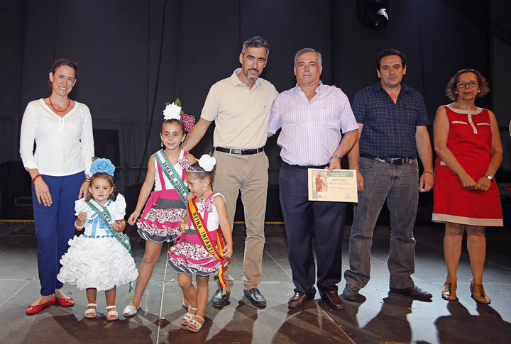 ALCALDE Y CONCEJALES ENTREGAN PREMIOS FERIA SAN JUAN 2015 3