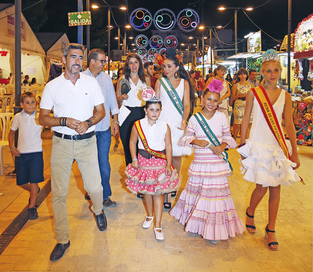 ALCALDE Y CONCEJALES INAUGURAN ALUMBRADO Y FERIA BENALMADENA PUEBLO 3