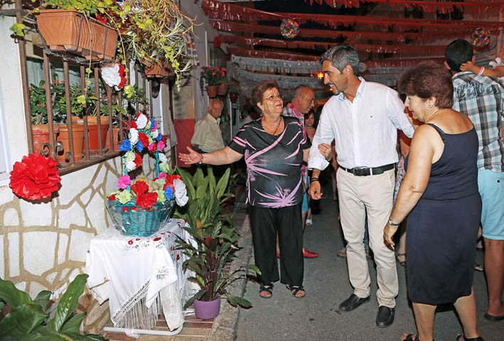 ALCALDE Y CONCEJALES SALUDA VECINOS FERIA SAN JUAN 2015 1