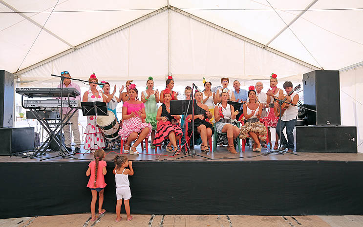 AMBIENTE DIA FERIA BENALMADENA PUEBLO 5