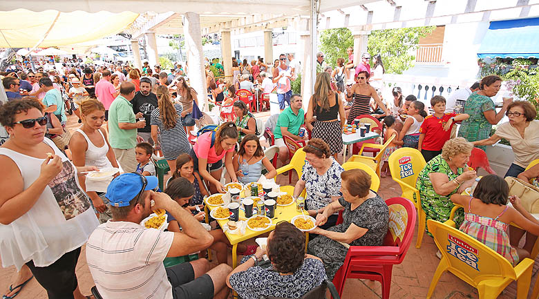 AMBIENTE DIA FERIA BENALMADENA PUEBLO 7