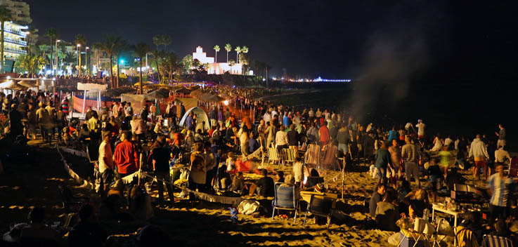 AMBIENTE EN LAS PLAYAS DE BENALMADENA LA NOCHE DE SAN JUAN 1