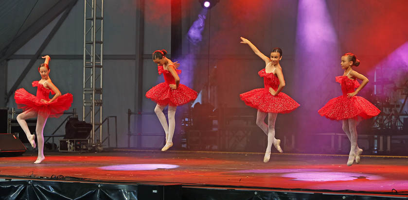 AMBIENTE FERIA NOCHE SAN JUAN 2015 academia de baile ROSA RINCON 1