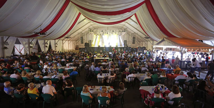 AMBIENTE FERIA NOCHE SAN JUAN 2015 caseta municipal 1