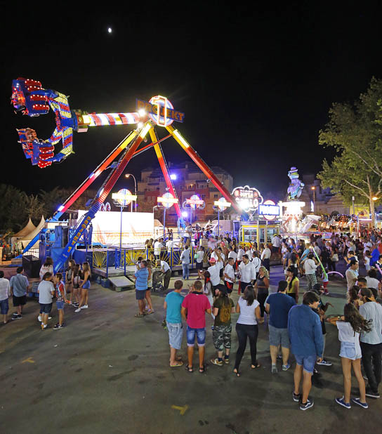 AMBIENTE FERIA NOCHE SAN JUAN 2015 zona atracciones 2