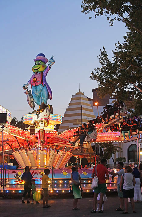 AMBIENTE FERIA NOCHE SAN JUAN 2015 zona atracciones 6