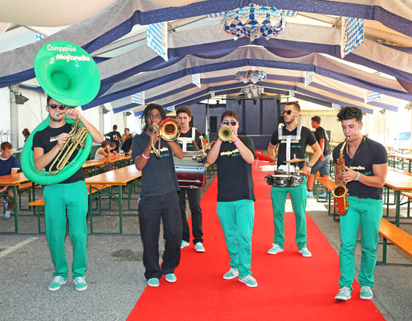 AMBIENTE II FERIA DE LA CERVEZA EN PUERTO DEPORTIVO BENALMADENA