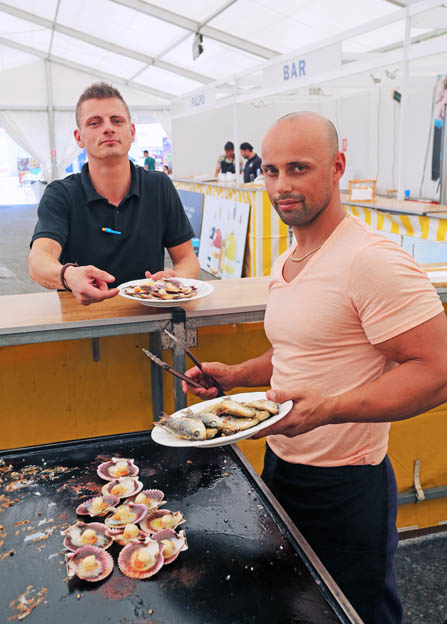 AMBIENTE JORNADA GASTRONOMICA DE GALICIA EN PUERTO DEPORTIVO BENALMADENA 2