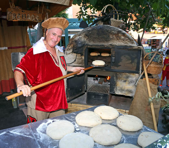 AMBIENTE MERCADO MEDIEVAL EN PLAZA LA MEZQUITA