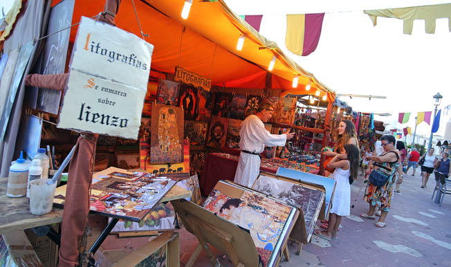 AMBIENTE MERCADO MEDIEVAL EN PLAZA LA MEZQUITA 3