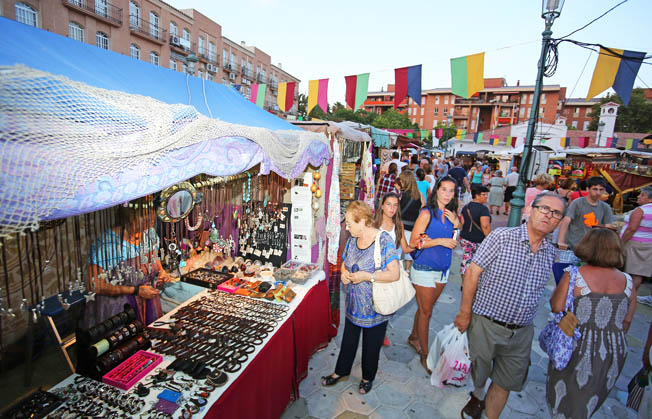 AMBIENTE MERCADO MEDIEVAL EN PLAZA LA MEZQUITA 5