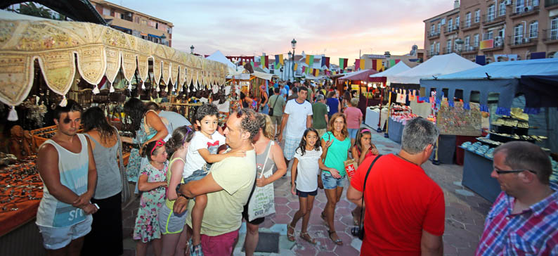 AMBIENTE MERCADO MEDIEVAL EN PLAZA LA MEZQUITA 6