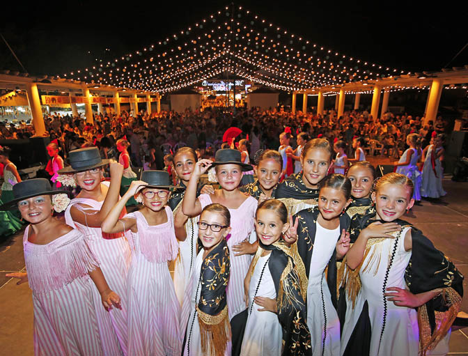 AMBIENTE NOCHE FERIA BENALMADENA PUEBLO 1