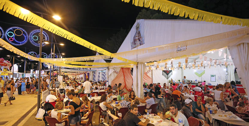 AMBIENTE NOCHE FERIA BENALMADENA PUEBLO 10