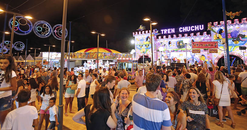 AMBIENTE NOCHE FERIA BENALMADENA PUEBLO 11