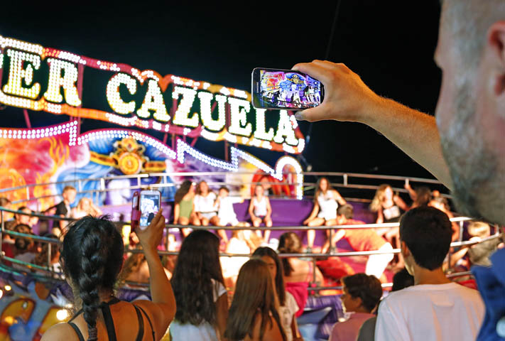 AMBIENTE NOCHE FERIA BENALMADENA PUEBLO 13