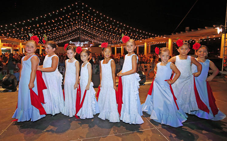 AMBIENTE NOCHE FERIA BENALMADENA PUEBLO 2