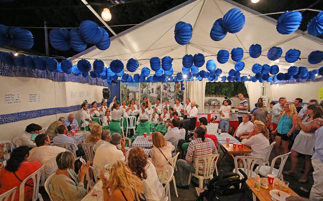 AMBIENTE NOCHE FERIA BENALMADENA PUEBLO 2014 10