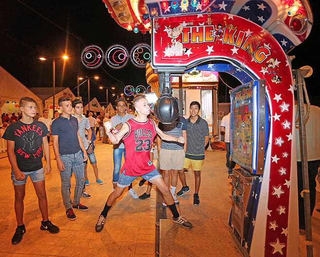 AMBIENTE NOCHE FERIA BENALMADENA PUEBLO 8