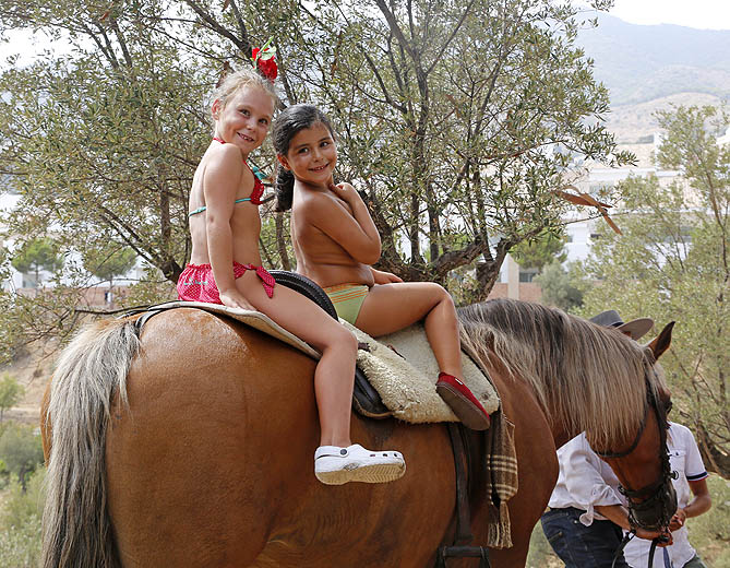 AMBIENTE ROMERIA VIRGEN DE LA CRUZ DE BENALMADENA PUEBLO 19