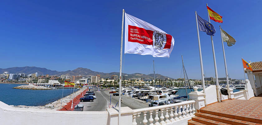 BANDERA DE CERTIFICADO DE CALIDAD AL PUERTO DEPORTIVO DE BENALMADENA 1