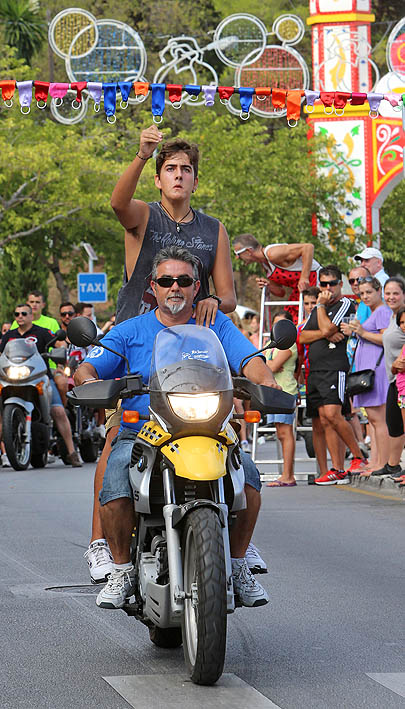 CARRERA CINTAS EN MOTO FERIA BENALMADENA PUEBLO 2014 1