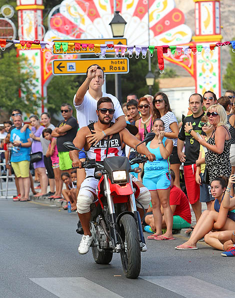 CARRERA CINTAS EN MOTO FERIA BENALMADENA PUEBLO 2014 10