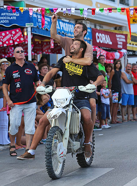 CARRERA CINTAS EN MOTO FERIA BENALMADENA PUEBLO 2014 29