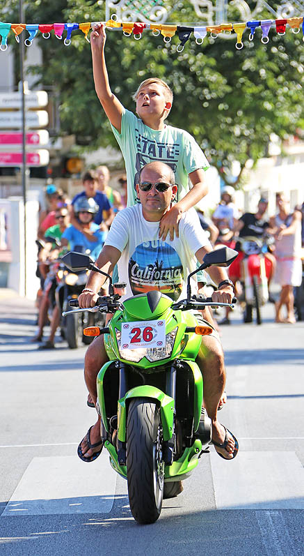 CARRERA DE CINTAS EN MOTO FERIA BENALMADENA PUEBLO 1