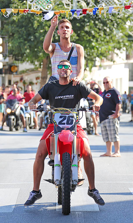 CARRERA DE CINTAS EN MOTO FERIA BENALMADENA PUEBLO 12