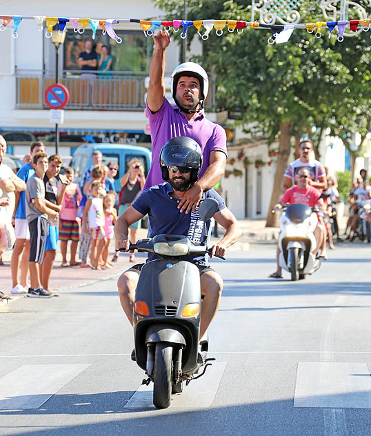 CARRERA DE CINTAS EN MOTO FERIA BENALMADENA PUEBLO 25