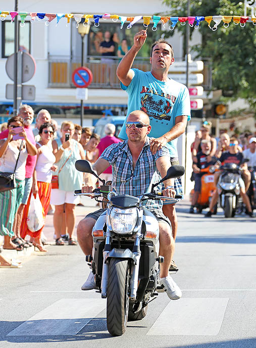 CARRERA DE CINTAS EN MOTO FERIA BENALMADENA PUEBLO 5