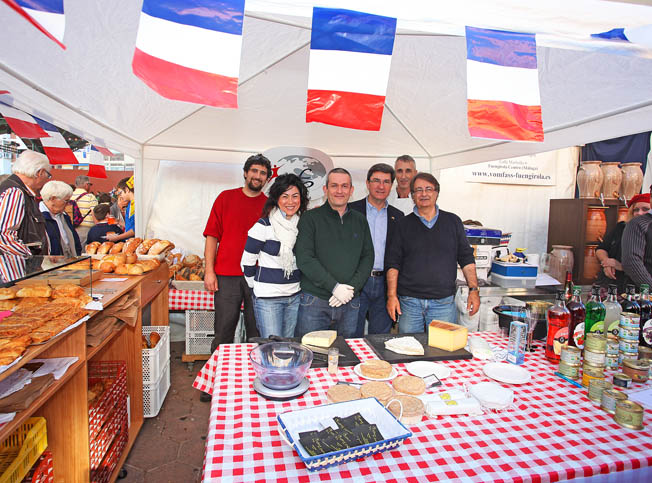 CONCEJAL TURISMO EN CELEBRACION EN FIESTA ENCUENTROS NAVIDEOS INTERNACIONAL francia