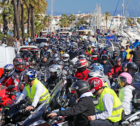 CONCENTRACION MOTERA EN PUERTO DEPORTIVO A BENEFICIO DE IDAIRA 21