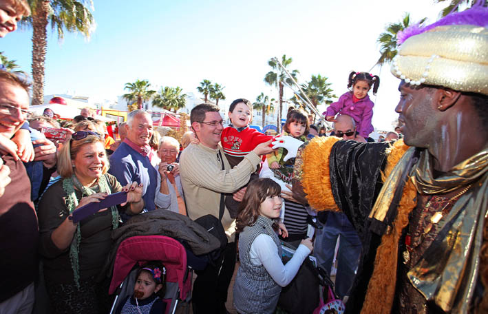 FIESTA RECEPCION REYES MAGOS EN PUERTO DEPORTIVO BENALMADENA 7