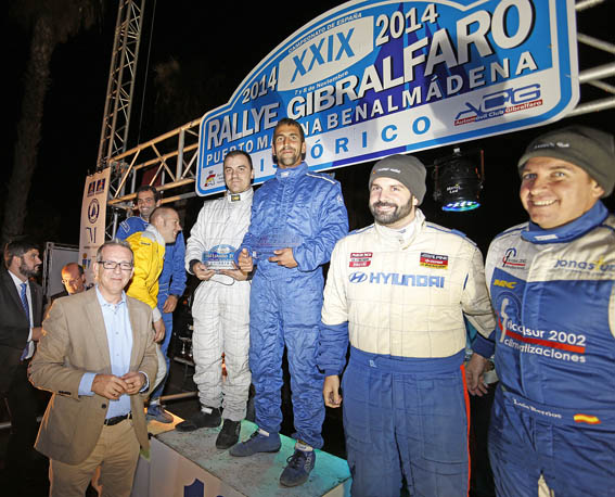 FRANCISCO SALIDO ENTREGA PREMIOS DEL XXIX RALLIE GIBRALFARO PUERTO MARINA BENALMADENA 3