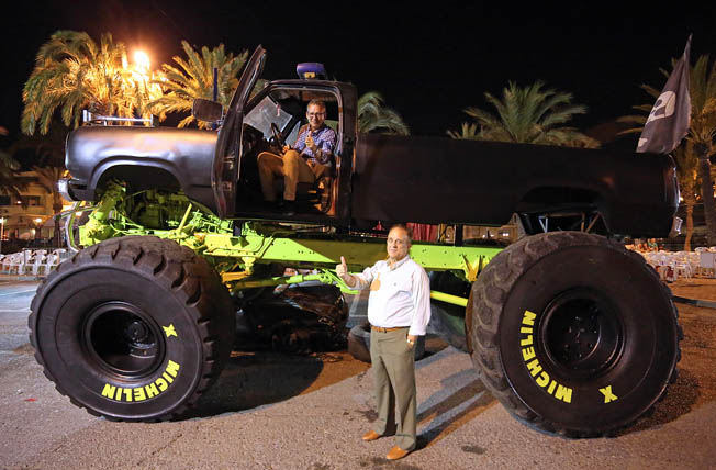 FRANCISCO SALIDO EN ACTUACION DE ESPECTACULO MONSTER TRUCK EN PUERTO DEPORTIVO BENALMADENA 2