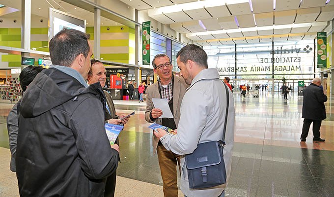 FRANCISCO SALIDO PROMOCIONA V FERIA DEL MARISCO EN ESTACION AVE MARIA ZAMBRANO 10